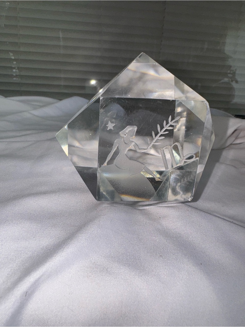 VTG crystal etched zodiac scorpion paperweight
